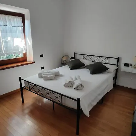 La Casetta Sotto La Torre Tatil Evi